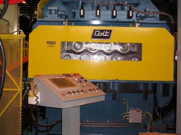 Alimentateur de redresseur CERFS-80 Extra Heavy-Duty. Redresseur motorisé Colt Automation avec actionneurs traitant divers calibres et types d'acier : AHSS, Gen 3, HSLA, acier à haute résistance, classe A, aluminium, acier doux, bobines de métal laminées à froid, bobines d'acier laminées à chaud, acier allié, galvanisé.